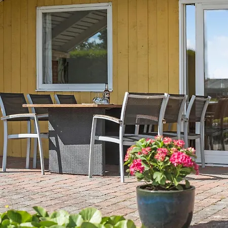 Prázdninový dům 3 Bedroom In *